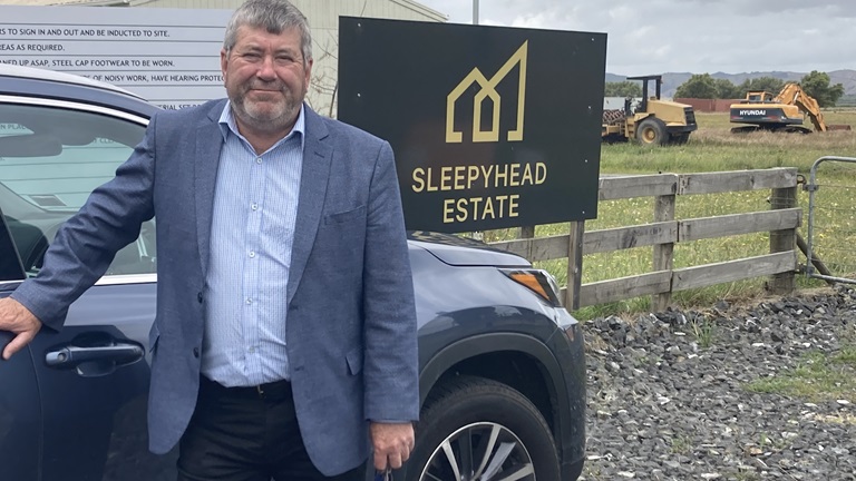 Mayor Allan Sanson at Sleepyhead site, Ohinewai