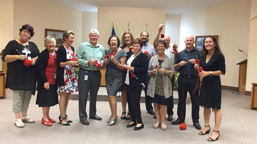 Councillors-making-poppies-(3)-croipped